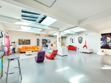 Colourful lounge and client area at Backfocus Prod studio