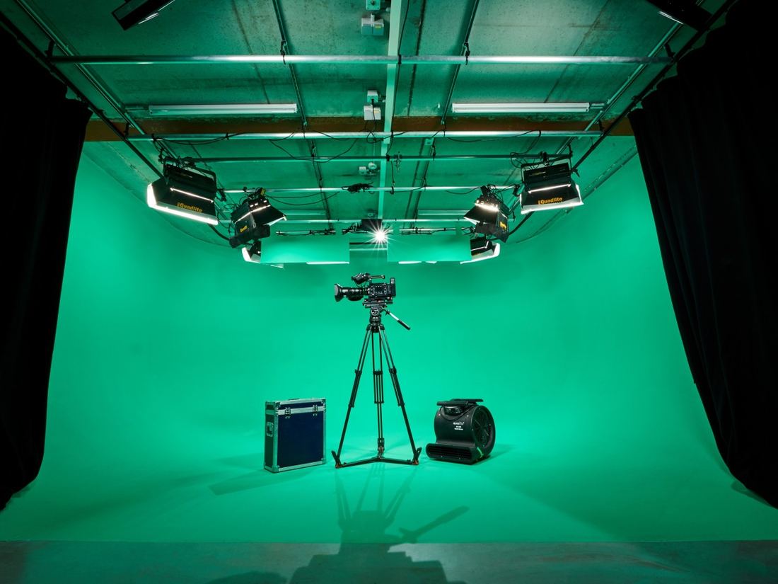 Green screen cyclorama with lighting rig and camera set up, Backfocus Prod studio, Uccle